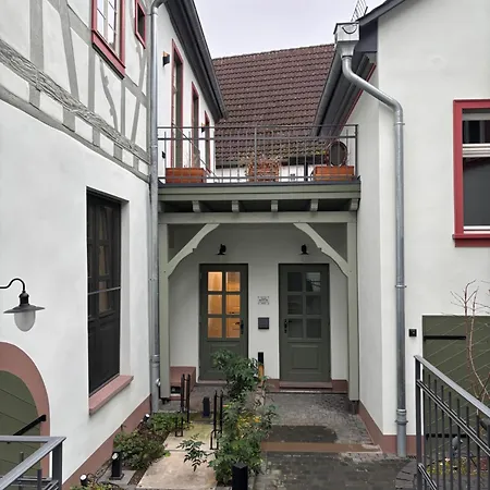 אורחן Gaestehaus Gruener Baum