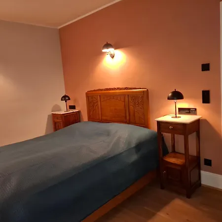 אורחן Gaestehaus Gruener Baum