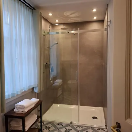 Gaestehaus Gruener Baum אורחן